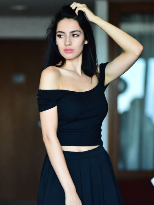 Sophia Rajori Garden Call Girl